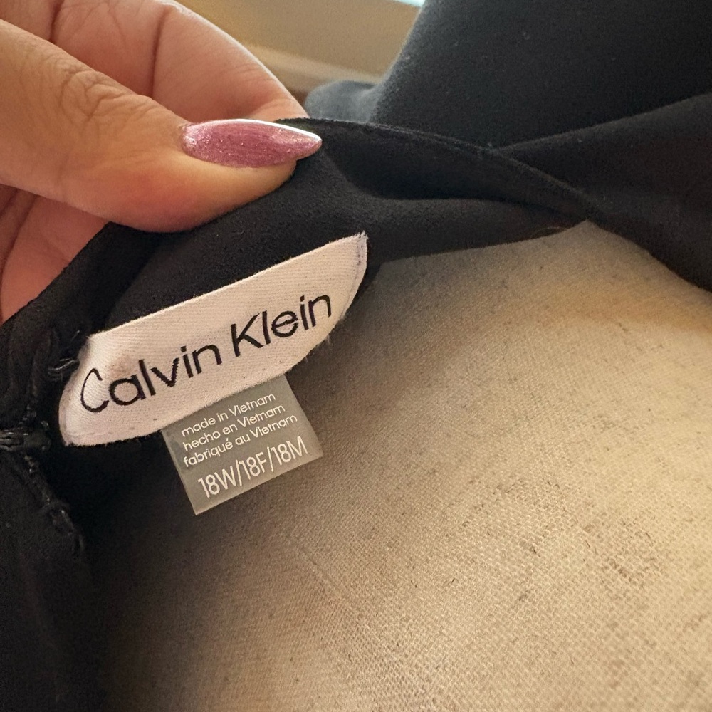 Calvin Klein - Picture 10 of 12